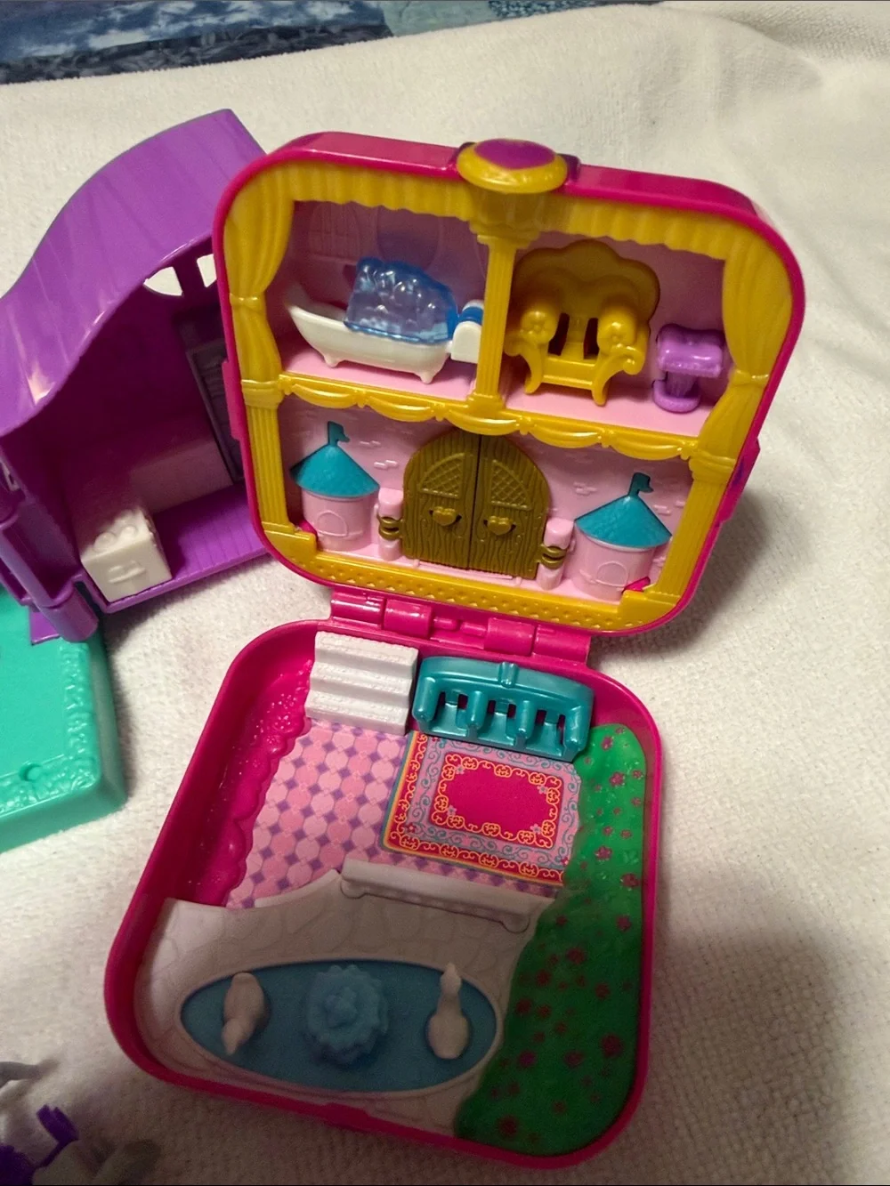 Polly Pocket Foldable Kids Playset in Purple & Teal with Mini Figures